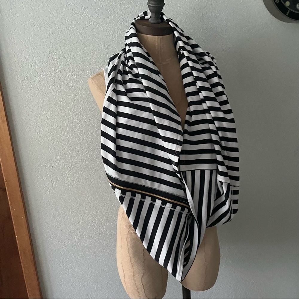 LULULEMON Black White Striped VINYASA SCARF Apex Stripe Zips Zipper